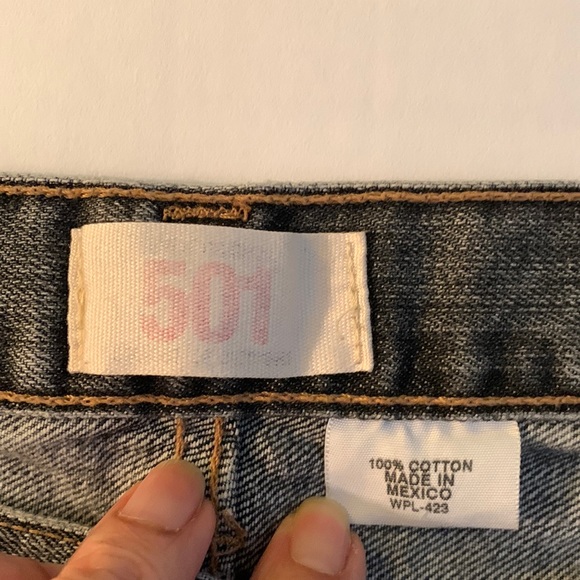 LEVI’S. 501 XX. Stonewashed black/gray jeans. L32 X W34. Button fly. Red… - Picture 9 of 13